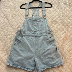 Light wash Levi overall shorts